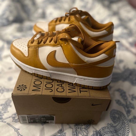 NIKE Women’s Size 8 Dunks - Picture 1 of 3